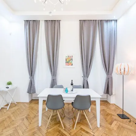 Dominik * Budapest